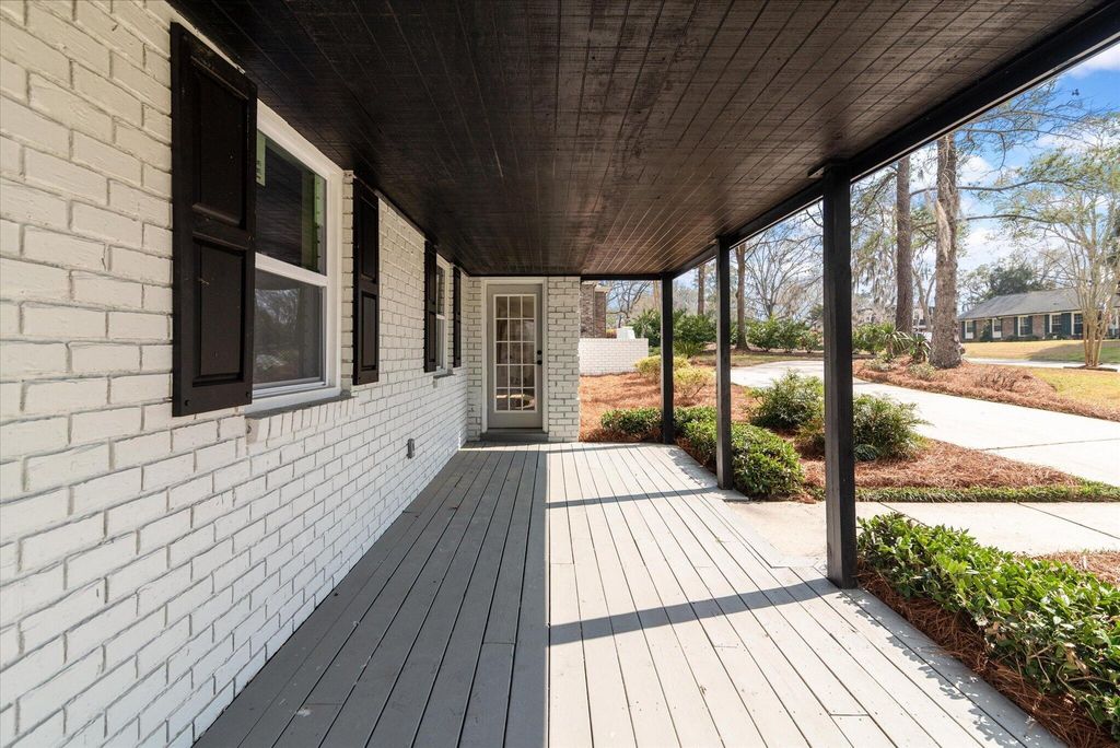 Image 27 of property listing at 325 Fairington Drive, Summerville, SC 29485