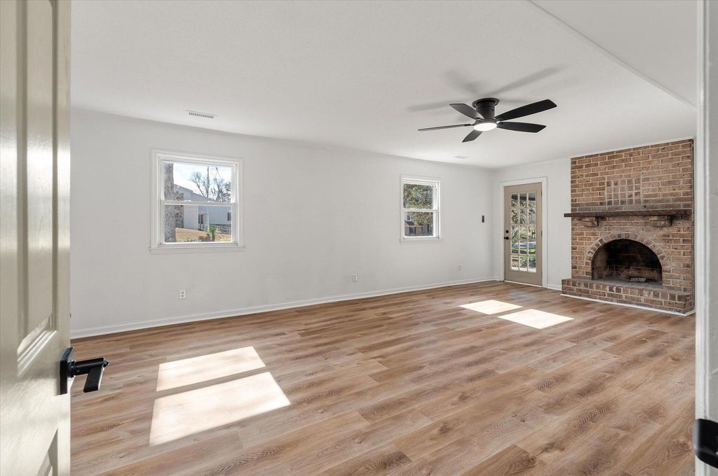 Image 29 of property listing at 325 Fairington Drive, Summerville, SC 29485