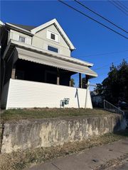 1813 Duquesne Avenue, Mckeesport, PA 15132