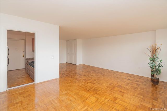 1841 Central Park Avenue 10P, Yonkers, NY 10710