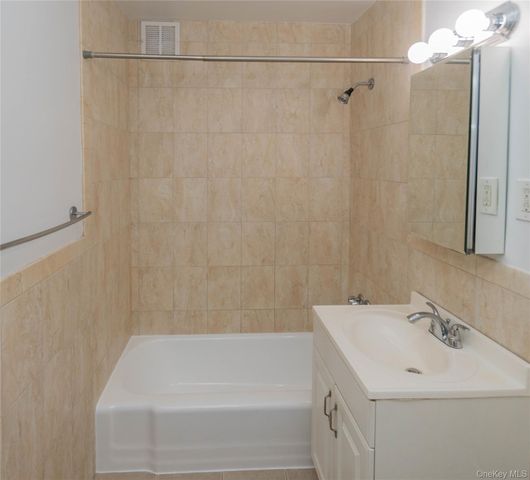 1841 Central Park Avenue 10P, Yonkers, NY 10710