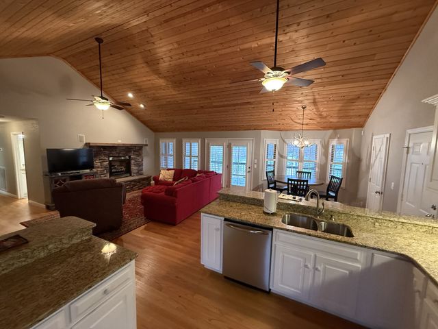 107 Chickory Ln, Monteagle, TN 37356