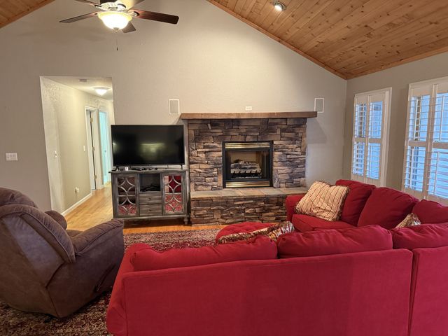 107 Chickory Ln, Monteagle, TN 37356