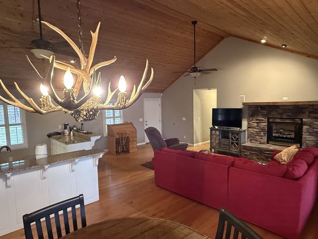 107 Chickory Ln, Monteagle, TN 37356