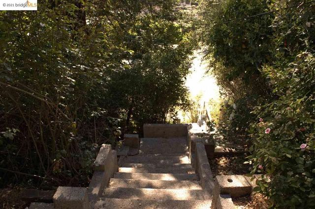 3286 Wisconsin St, Oakland, CA 94602