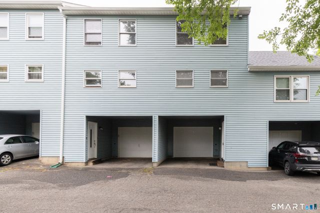 327 Hillside Avenue 11, Torrington, CT 06790