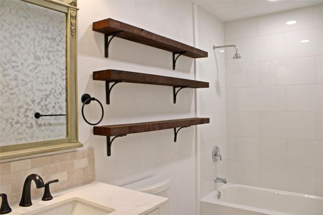 528 Prairie Street, Columbus, TX 78934