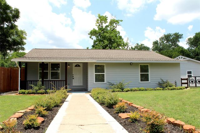 528 Prairie Street, Columbus, TX 78934