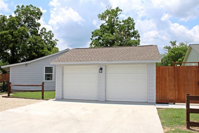 528 Prairie Street, Columbus, TX 78934