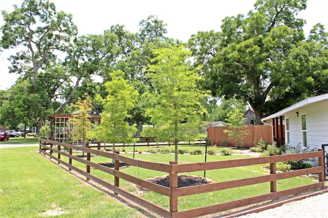 528 Prairie Street, Columbus, TX 78934