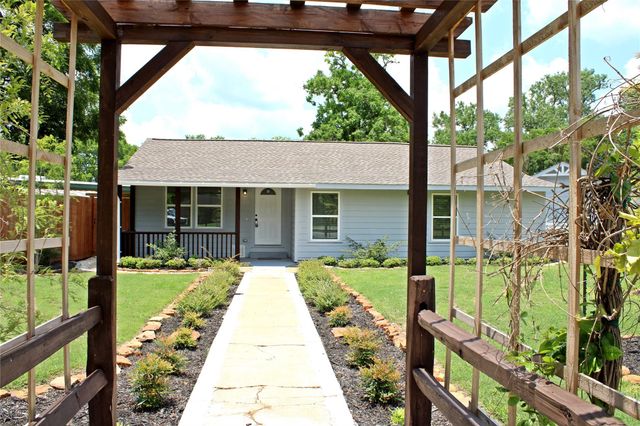 528 Prairie Street, Columbus, TX 78934