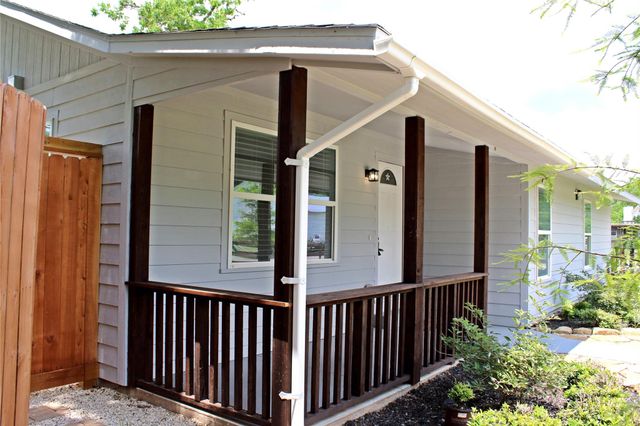 528 Prairie Street, Columbus, TX 78934