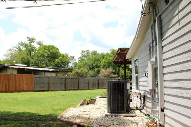 528 Prairie Street, Columbus, TX 78934