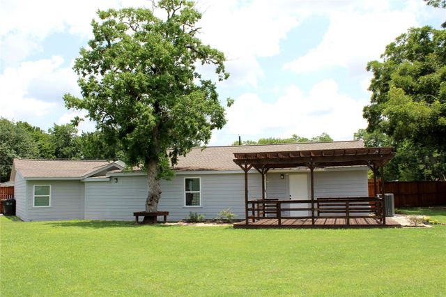 528 Prairie Street, Columbus, TX 78934