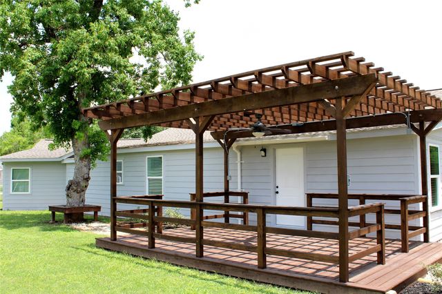 528 Prairie Street, Columbus, TX 78934