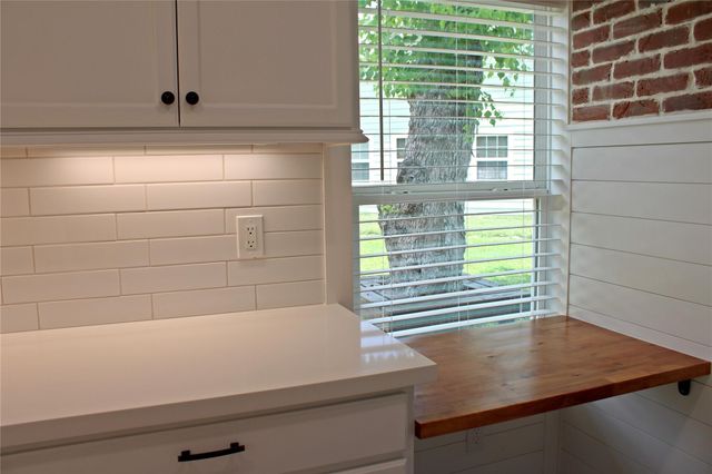 528 Prairie Street, Columbus, TX 78934