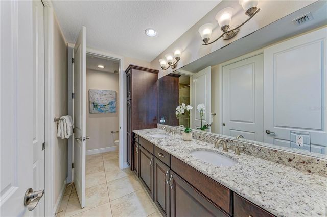 391 ARUBA CIRCLE 101, Bradenton, FL 34209