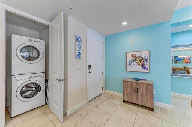 391 ARUBA CIRCLE 101, Bradenton, FL 34209