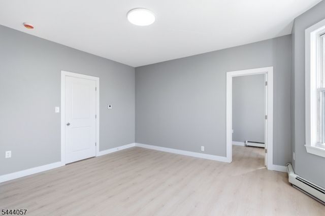 19 Komorn St, Newark City, NJ 07105