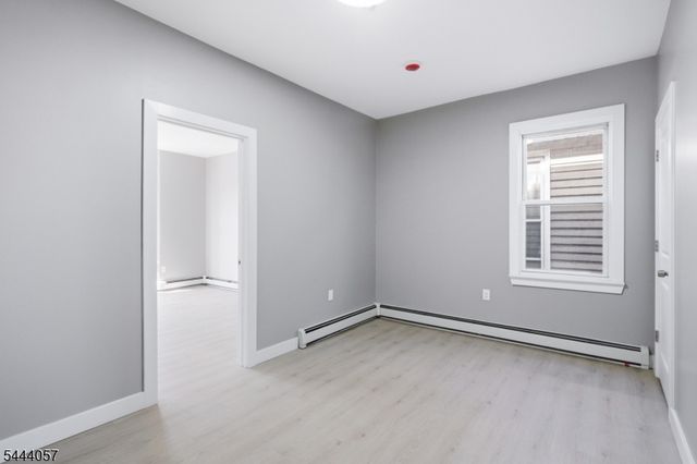 19 Komorn St, Newark City, NJ 07105