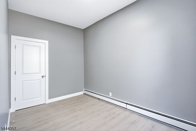 19 Komorn St, Newark City, NJ 07105