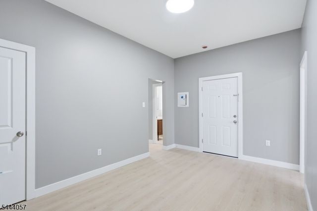 19 Komorn St, Newark City, NJ 07105