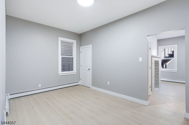 19 Komorn St, Newark City, NJ 07105