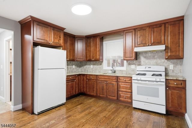 19 Komorn St, Newark City, NJ 07105