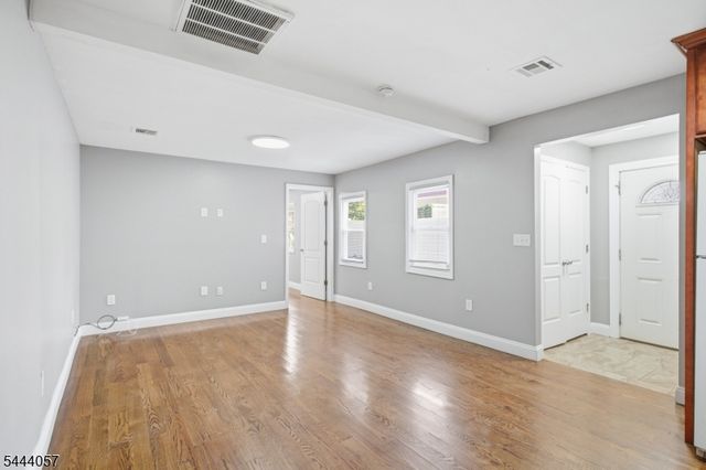 19 Komorn St, Newark City, NJ 07105