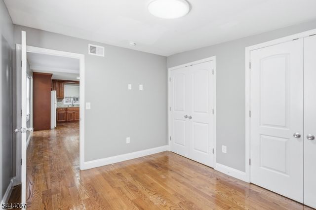 19 Komorn St, Newark City, NJ 07105