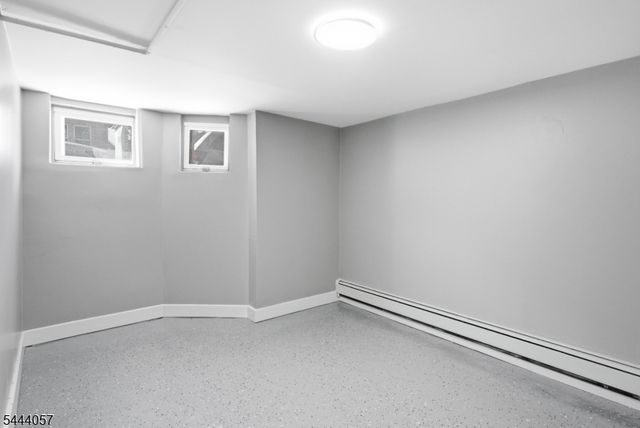 19 Komorn St, Newark City, NJ 07105