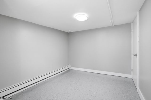 19 Komorn St, Newark City, NJ 07105