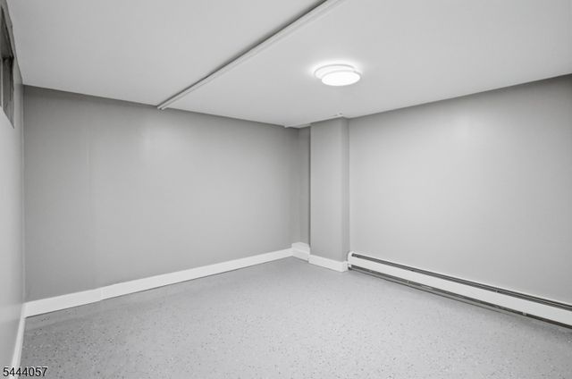 19 Komorn St, Newark City, NJ 07105
