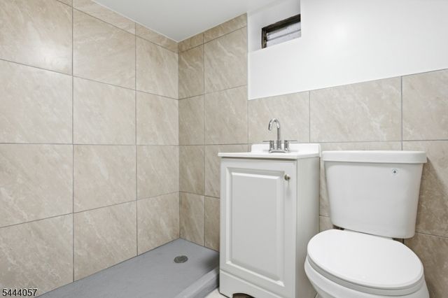 19 Komorn St, Newark City, NJ 07105