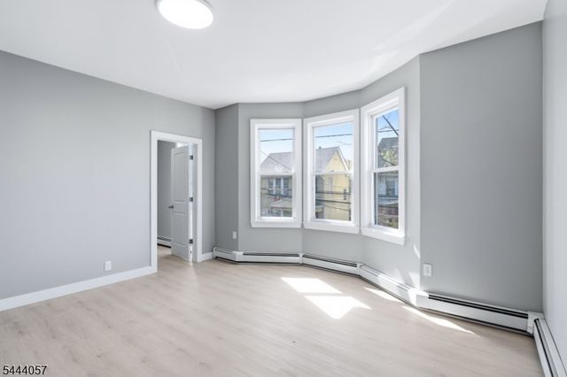 19 Komorn St, Newark City, NJ 07105
