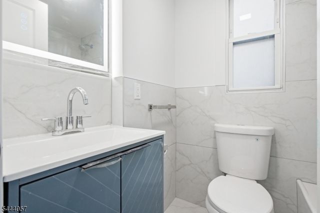19 Komorn St, Newark City, NJ 07105