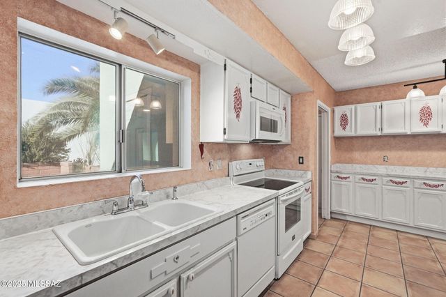 1565 N Paseo Cerca, Green Valley, AZ 85614