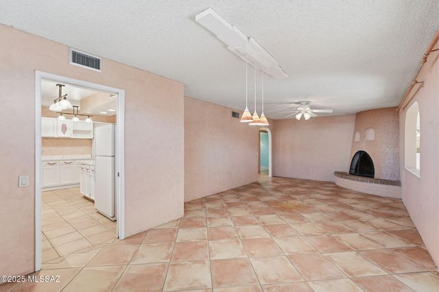 1565 N Paseo Cerca, Green Valley, AZ 85614