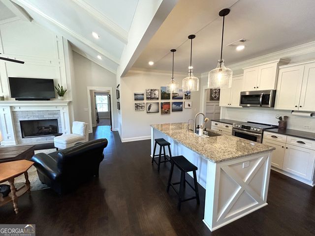 438 Davis Lake, Pine Mountain, GA 31822