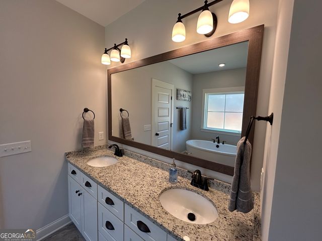 438 Davis Lake, Pine Mountain, GA 31822