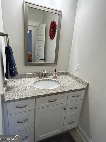 438 Davis Lake, Pine Mountain, GA 31822