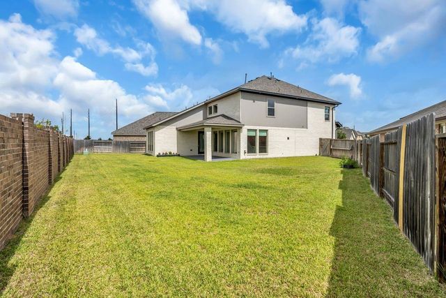 8702 Harbor Pines Drive, Cypress, TX 77433