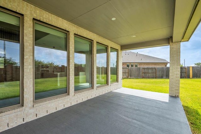 8702 Harbor Pines Drive, Cypress, TX 77433