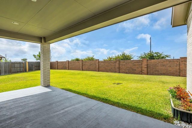 8702 Harbor Pines Drive, Cypress, TX 77433