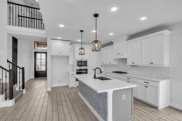 8702 Harbor Pines Drive, Cypress, TX 77433