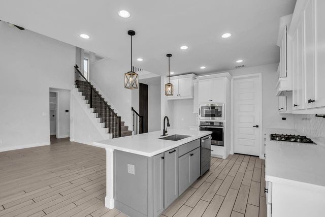 8702 Harbor Pines Drive, Cypress, TX 77433