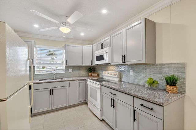 2787 Dudley Dr W Apt D, West Palm Beach, FL 33415