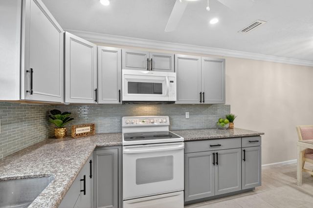 2787 Dudley Dr W Apt D, West Palm Beach, FL 33415