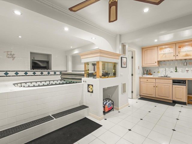 6800 W Thornapple Drive, Janesville, WI 53548