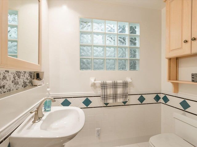 6800 W Thornapple Drive, Janesville, WI 53548